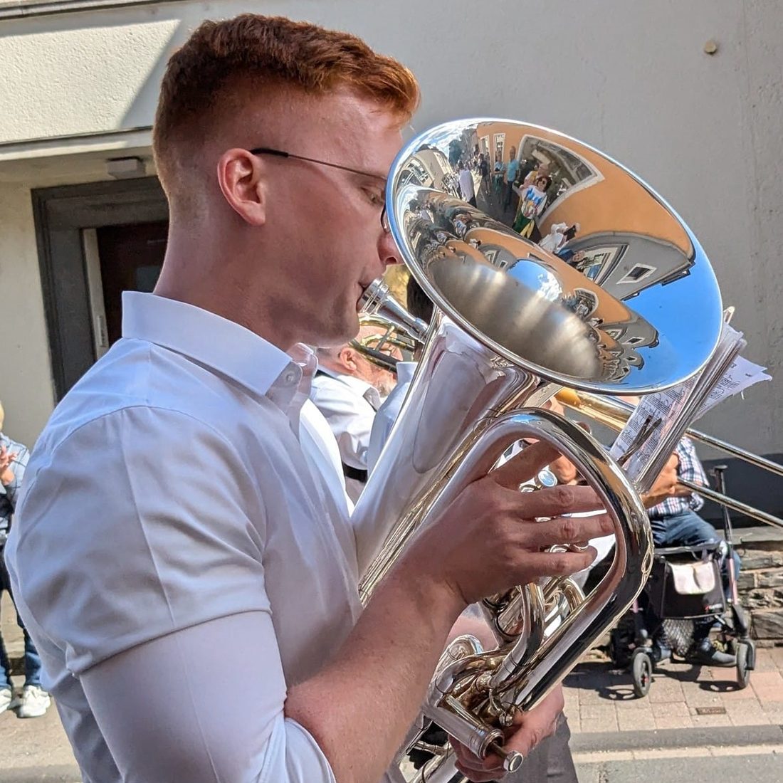 Jonas Klar mit dem Euphonium beim Festumzug